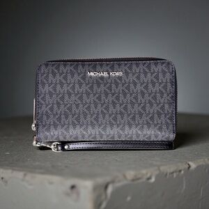 Michael Kors Adele Logo Smartphone Wallet - Black